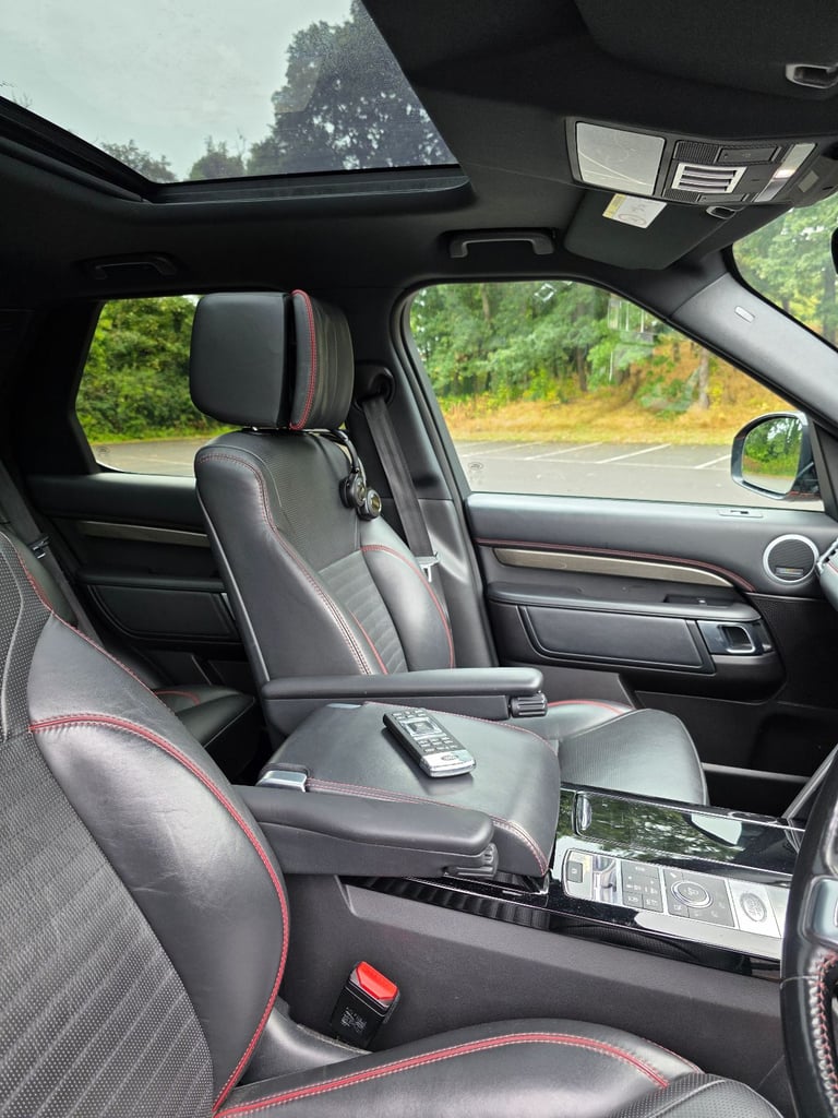  2017 Land Rover Discovery 3.0 TD6 HSE Luxury (7-Seater, Auto)