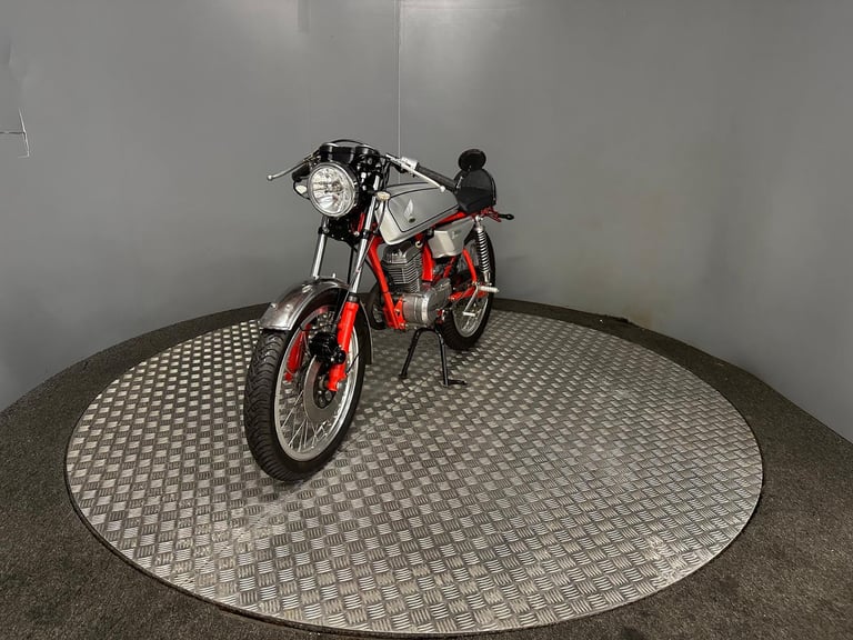 Honda Dream 50 Cafe Racer 