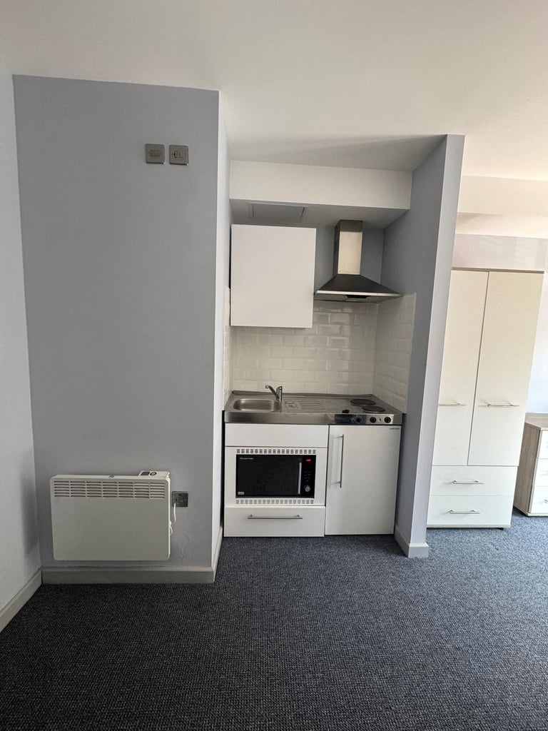 Seperate & Spacious Studio for Rent – CV1 3EG