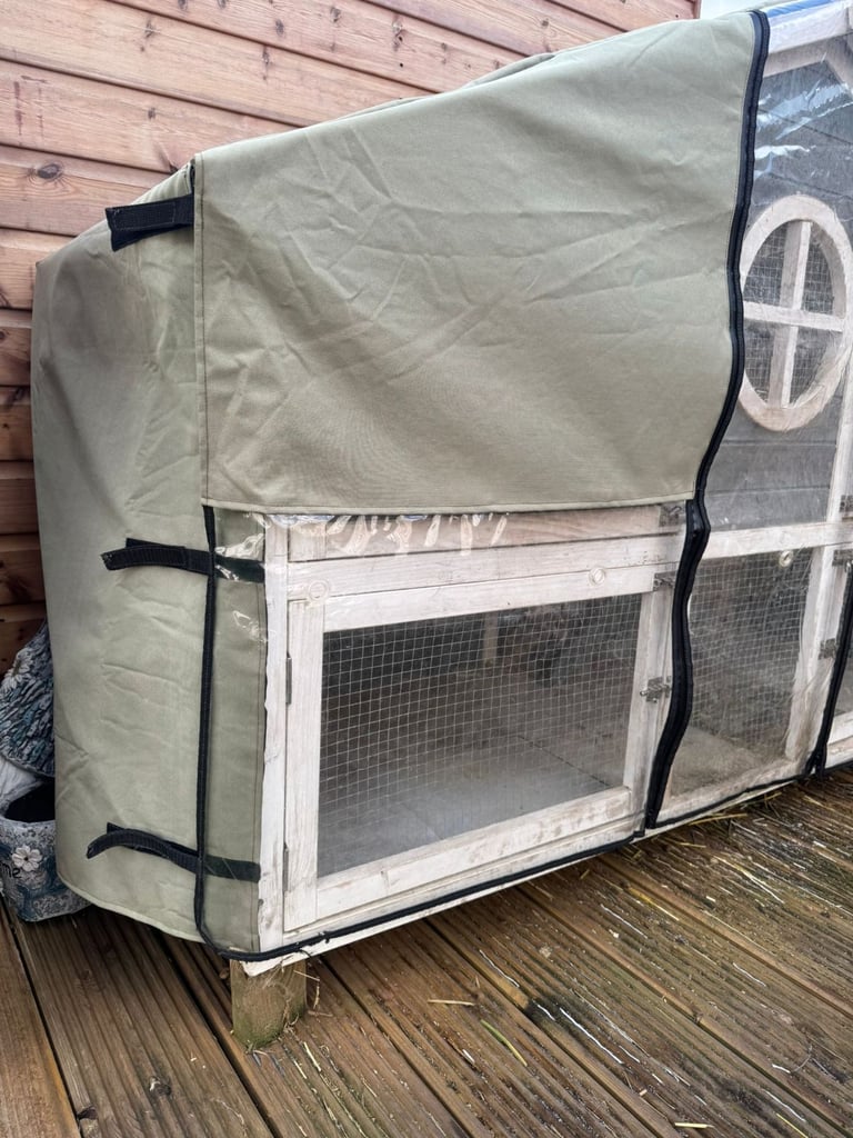 Pets at Home Foxglove Rabbit Guinea Pig Hutch Blue & White with cover 