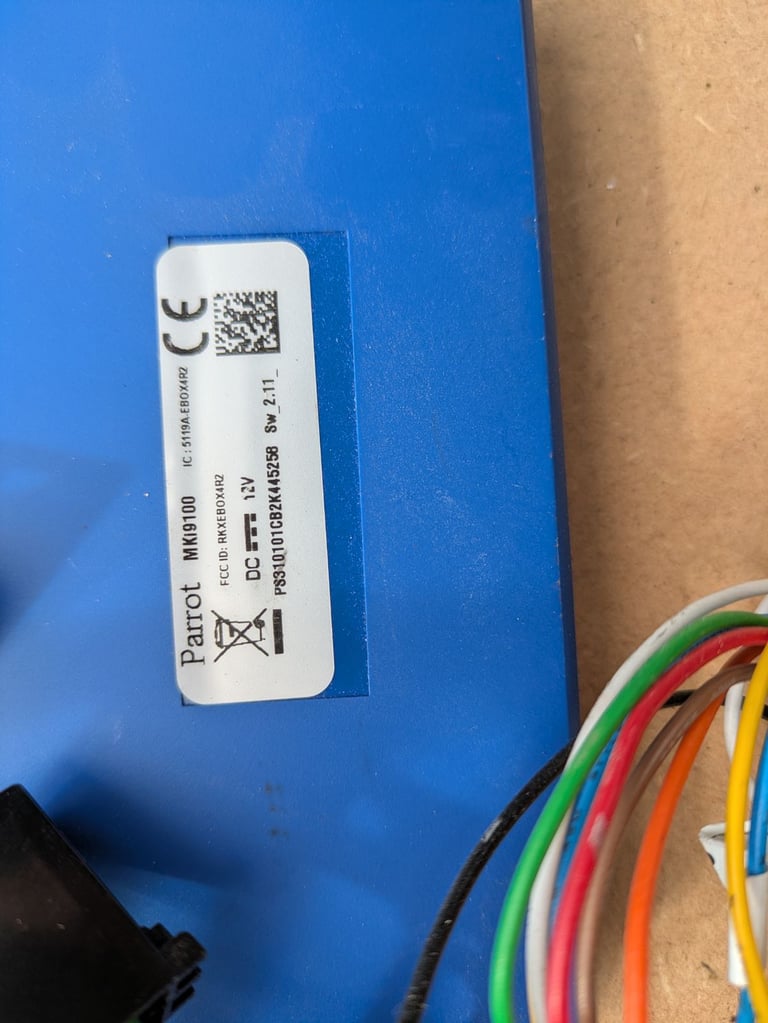 Parrot car kit  MK19100 main box only