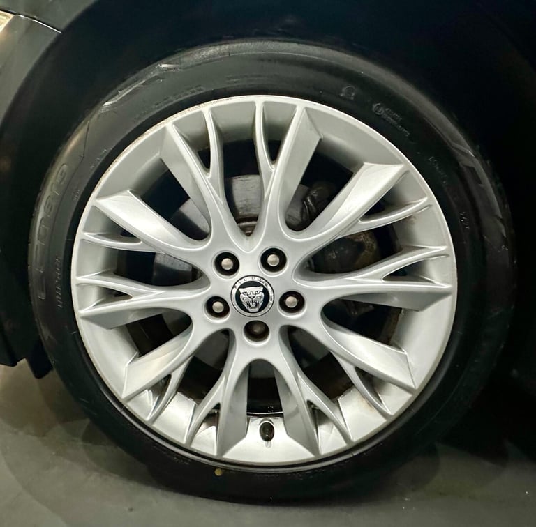 2012 Jaguar XF 2.2d Luxury 4dr Auto SALOON DIESEL Automatic