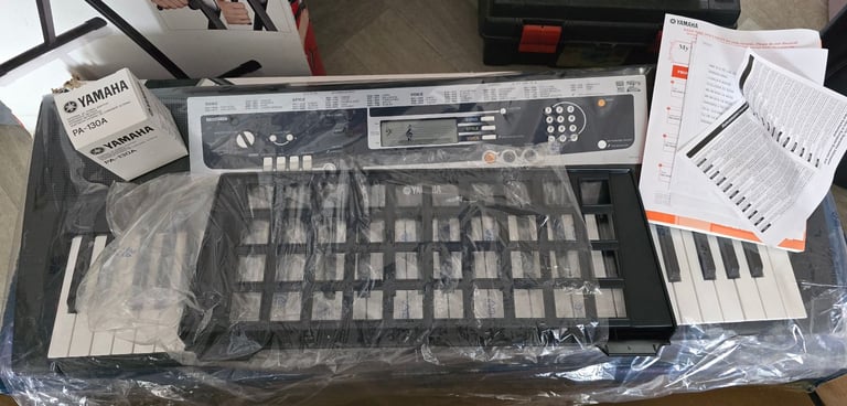 Yamaha YPT-210 Electric Keyboard with Stand and Manual