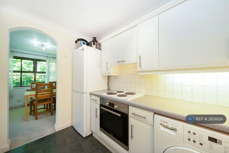 2 bedroom flat in Orphanage Road, Watford, WD24 (2 bed) (#2658124)