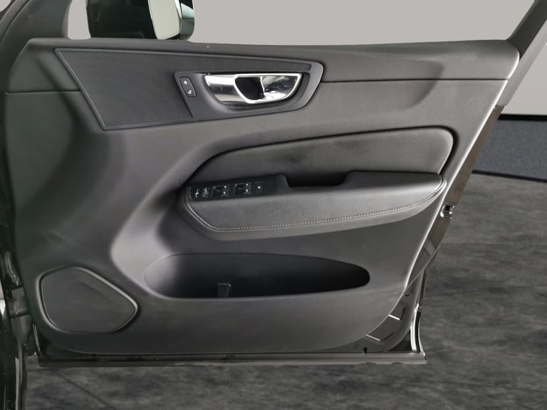 2019 Volvo XC60 2.0 D4 Momentum SUV 5dr Diesel Auto Euro 6 (s/s) (190 ps) - AUTO PARK - LED Suv D...