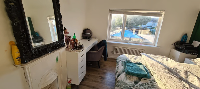 image for Spacious and Cosy 4 Bed House available for Rent in - N20 0AA