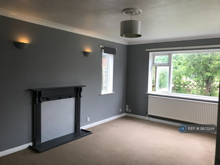 2 bedroom flat in Meadow Road, Ashford, TN23 (2 bed) (#2673244)