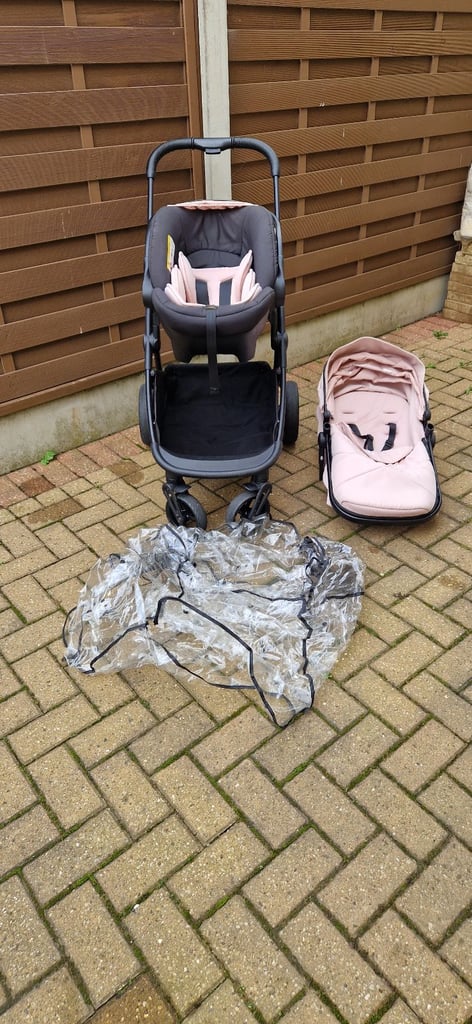 image for PUGGLE MONACO XT TRAVEL SYSTEM. IN VERY GOOD CONDITION.
