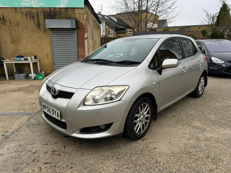 TOYOTA AURIS 1.6 VVTi TR 5dr Manual Silver