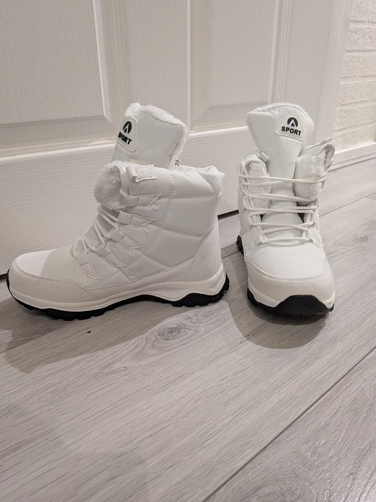 image for White snow boots