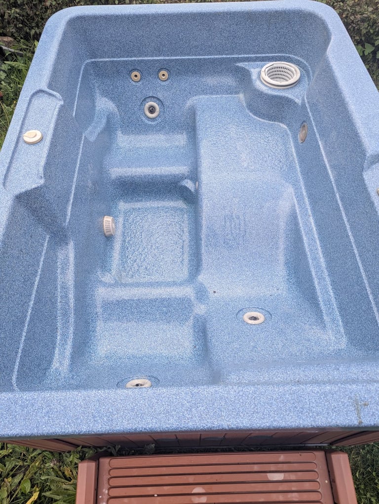 Hot tub Free delivery 50 Mile radius 