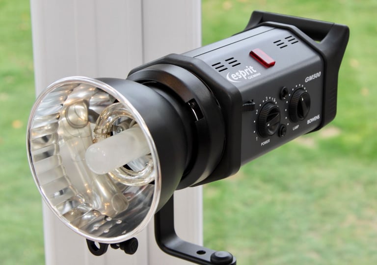  Bowens Esprit Gemini GM500 2-Head Flash Kit with Softbox , Umbrella . & Kit bag