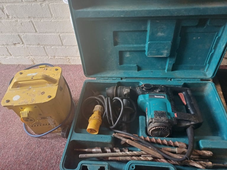MAKITA ELECTRIC DRILL AND POWER PACK 
