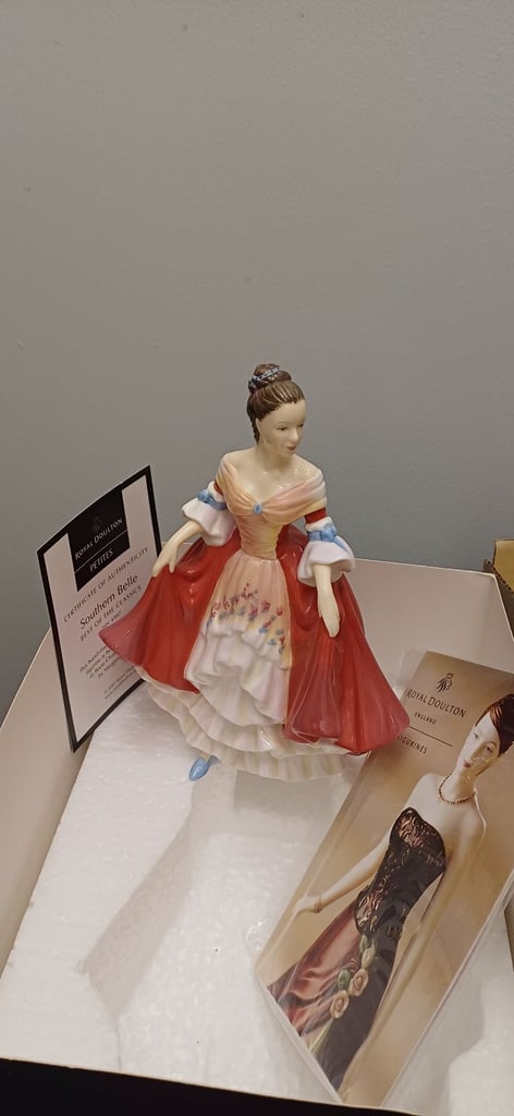 Royal Doulton Collectable Lady Figurine SOUTHERN BELLE HN2229 1957 excellent con
