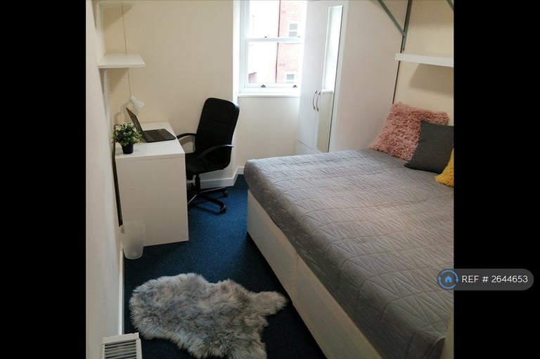 5 bedroom flat in Moss Yard, Leamington Spa, CV31 (5 bed) (#2644653)