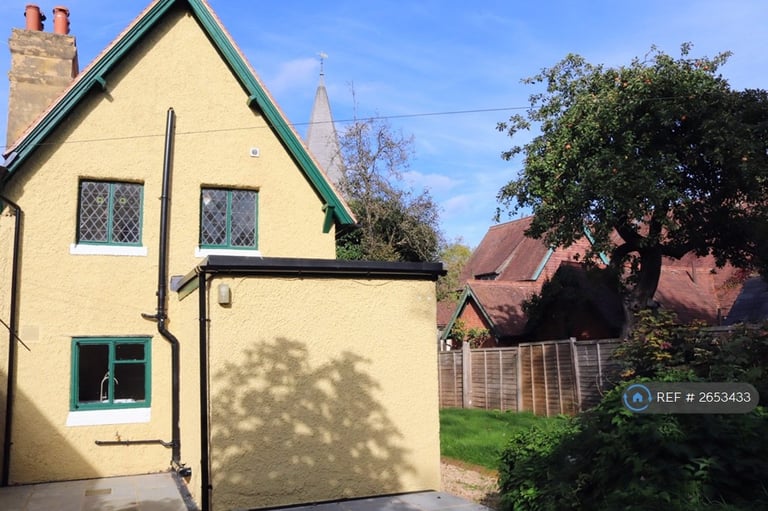 2 bedroom house in Church Cottages, Shere, Guildford, GU5 (2 bed) (#2653433)