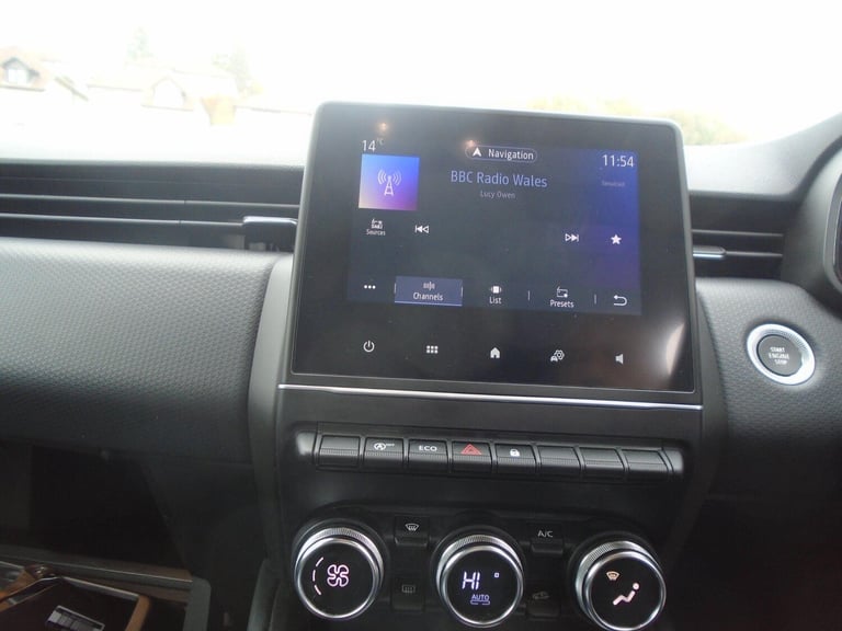 2022 Renault Clio 1.0 TCe Iconic Euro 6 (s/s) 5dr HATCHBACK Petrol Manual