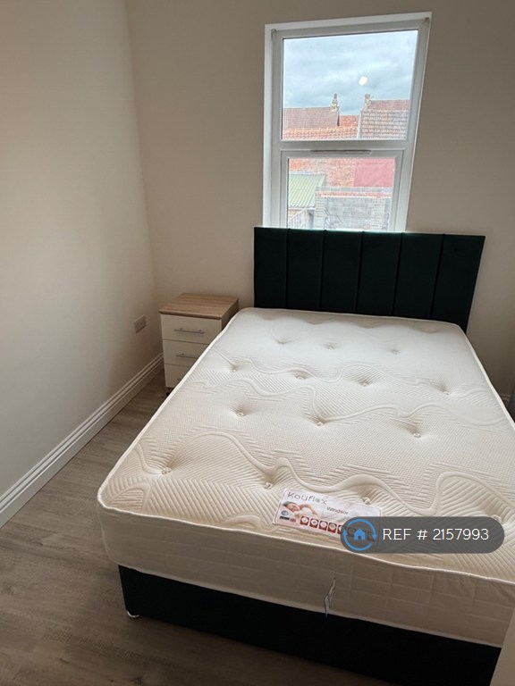 1 bedroom flat in George Street, Weston-Super-Mare, BS23 (1 bed) (#2157993)