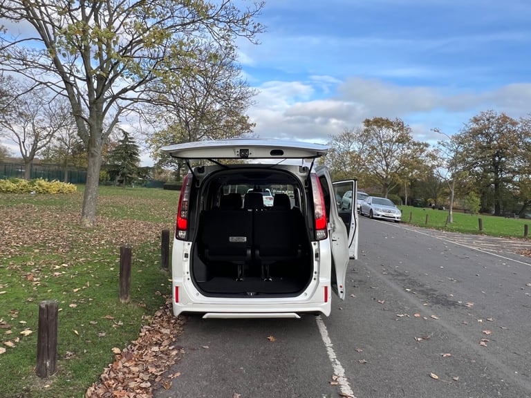 2015 Toyota Noah MPV Hybrid Electric  Automatic