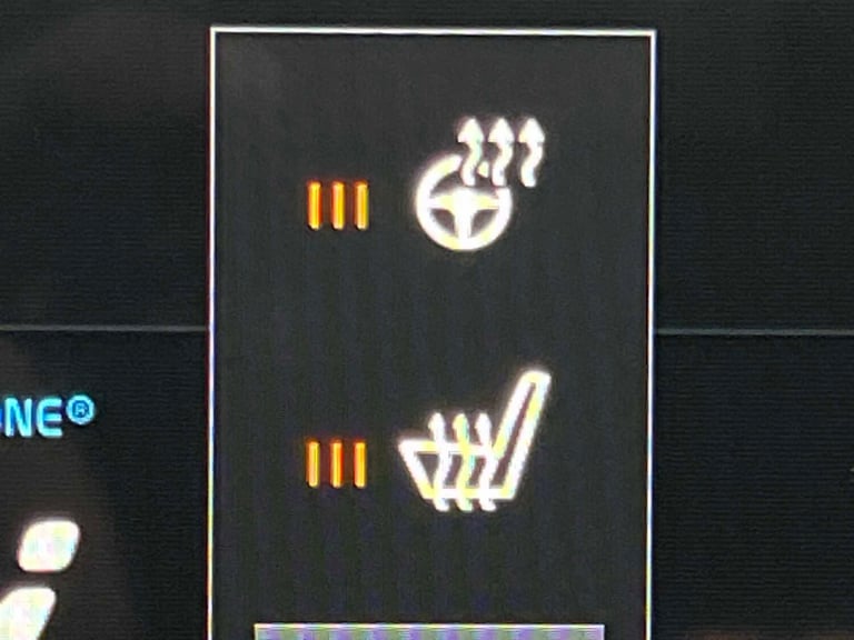  Volvo XC40 2.0 B4P R DESIGN Pro 5dr Auto [7 speed] Estate Petrol Automatic