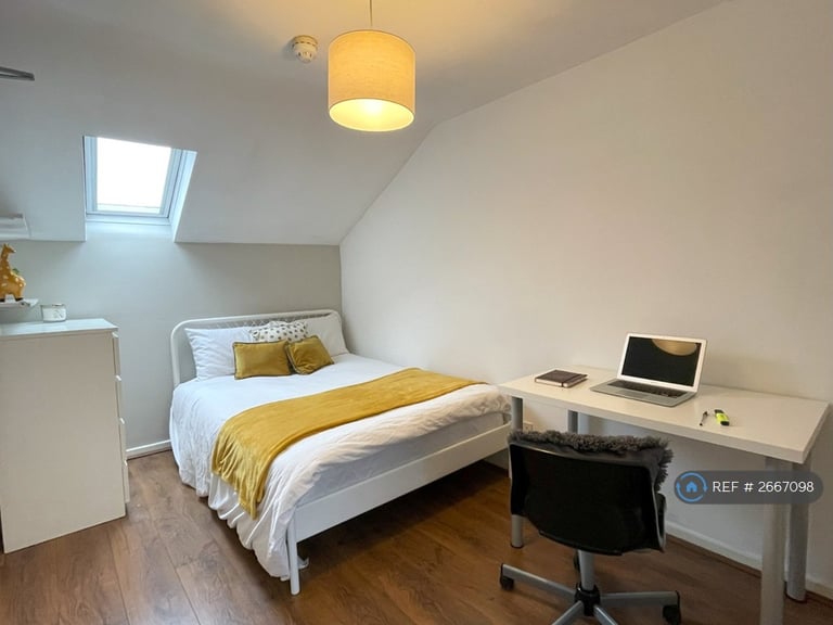 7 bedroom house in Garmoyle Road, Liverpool, L15 (7 bed) (#2667098)