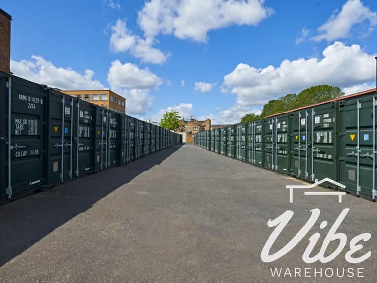Affordable and Secure Storage Containers in Docklands – E16