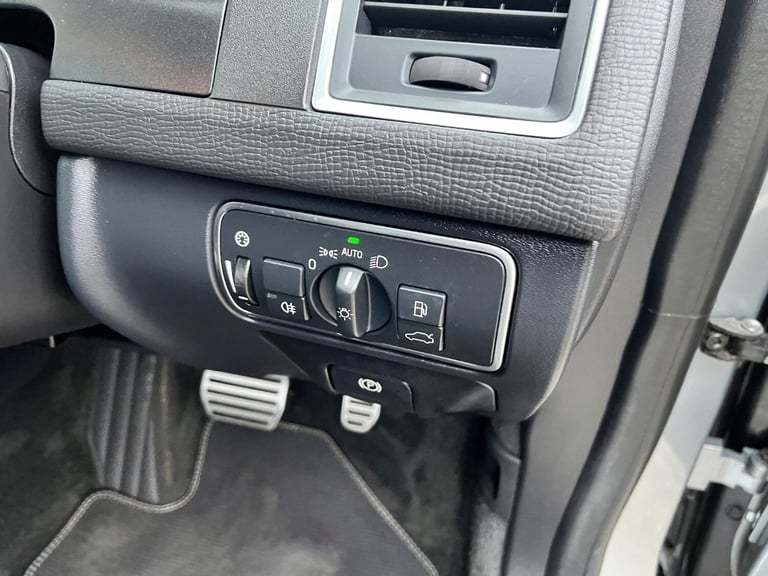 VOLVO XC60 2.0 R-Design Lux D4 (181hp) Silver Auto Diesel 2015