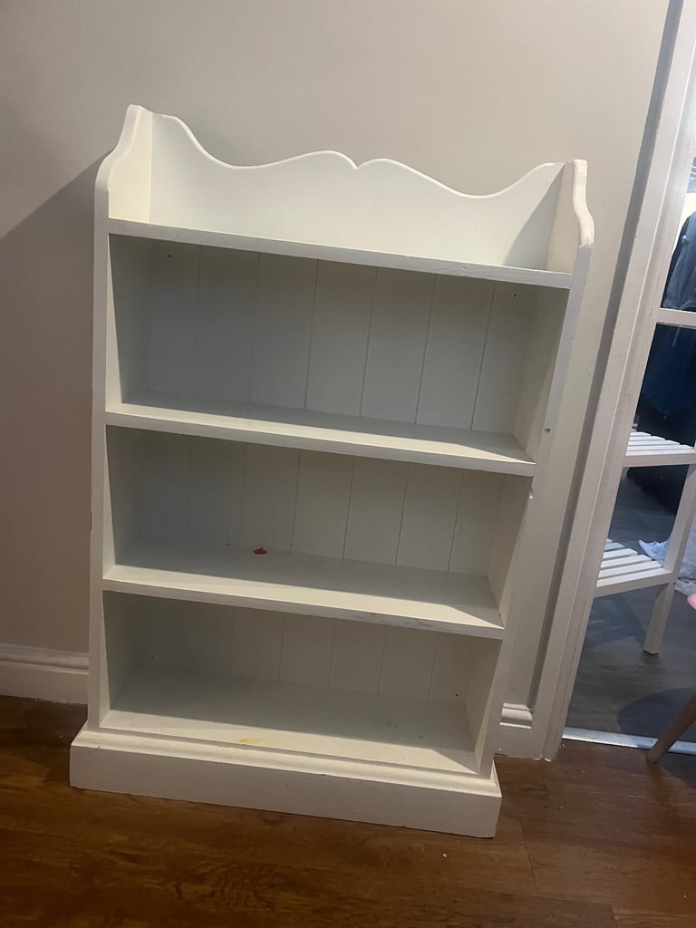 Wooden bookshelf/unit