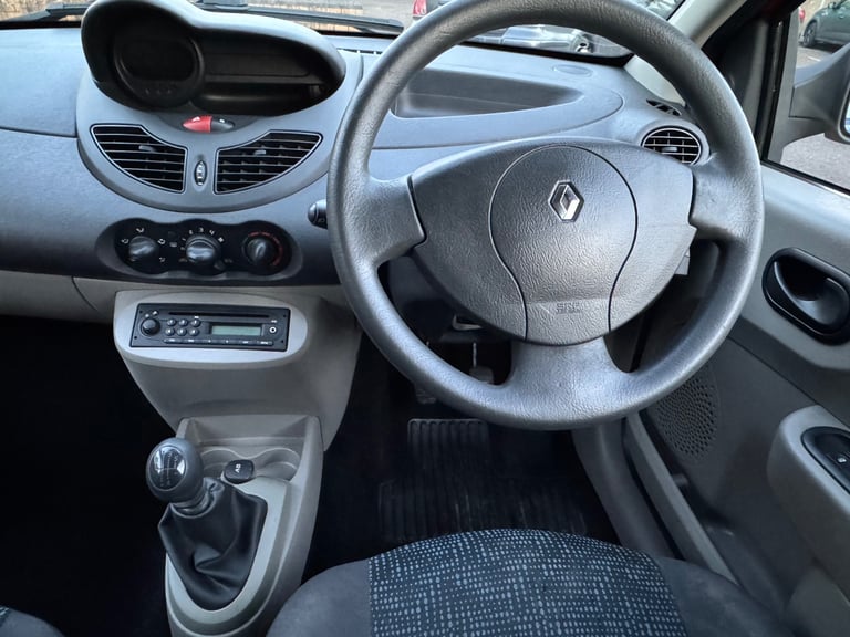 Renault Twingo, 34k miles, ULEZ compliant. - Image 11