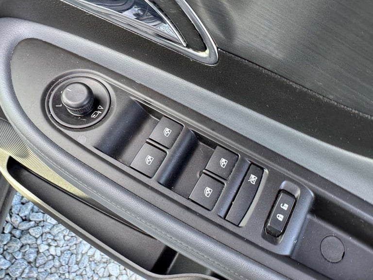 2016 Vauxhall Mokka 1.6 Mokka SE S/S 5dr SUV Petrol Manual