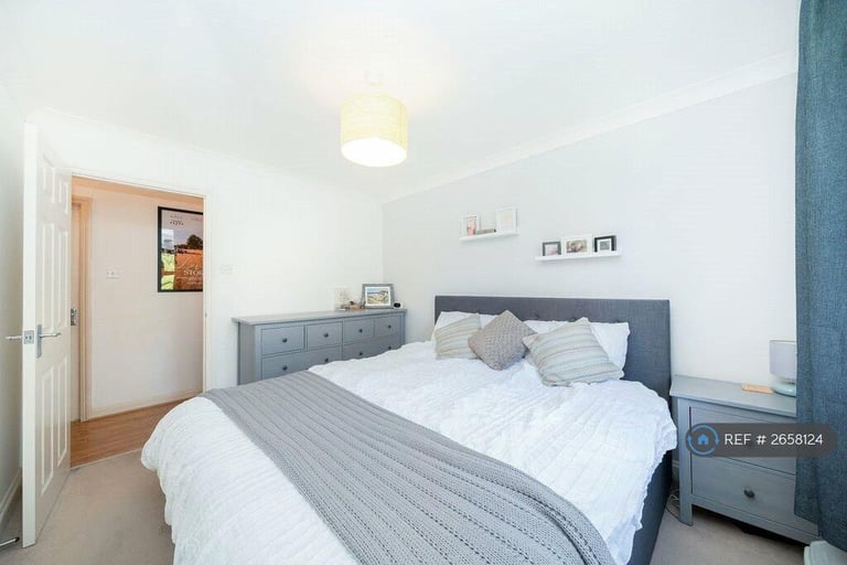 2 bedroom flat in Orphanage Road, Watford, WD24 (2 bed) (#2658124)
