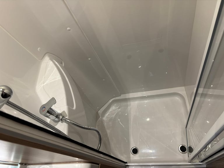 2016 SWIFT CONQUEROR 645, ISLAND BED, TALL FRIDGE, ALDE, SOLAR