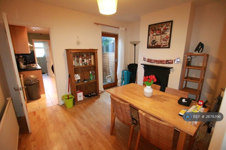 3 bedroom house in Blenheim Gardens, Reading, RG1 (3 bed) (#2679396)