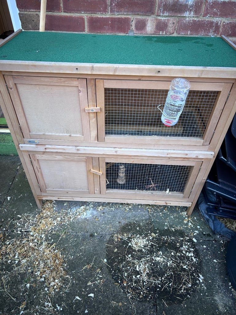 Two tier rabbit hutch 