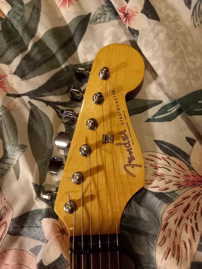 Nirvana Kurt Cobain 'vandalism' stratocaster Reading Festival 1991 replica electric guitar. 