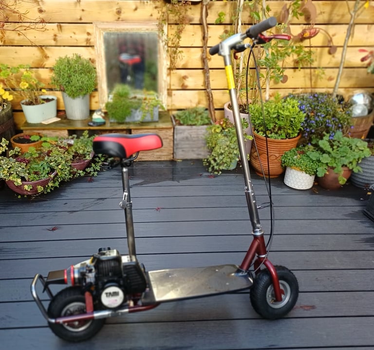 Scooter. Go ped. Tami. 2 stroke. 33 cc.