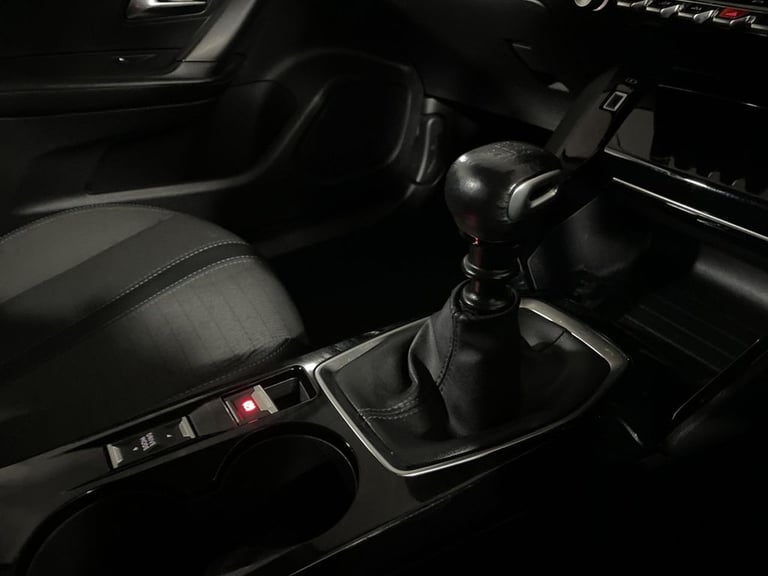 2022 Peugeot 2008 1.2 PureTech Allure Premium + SUV 5dr Petrol Manual Euro 6 (s/s) (100 ps) Petro...