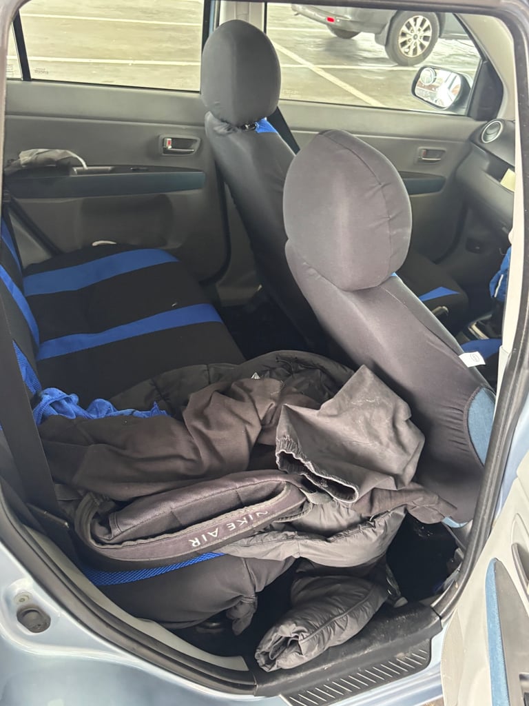 CLUTH GOING SLOWLY Mazda, 2, Hatchback, 2005, Manual, 1388 (cc), 5 doors