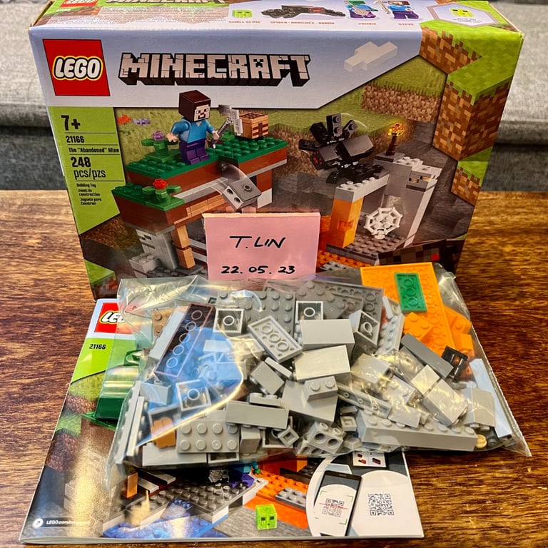 LEGO Minecraft 21166 in Like New Condition