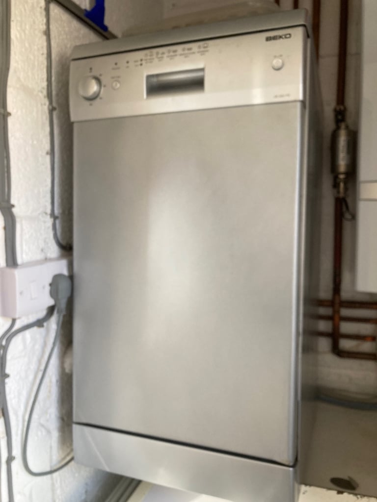 Slimline dishwasher