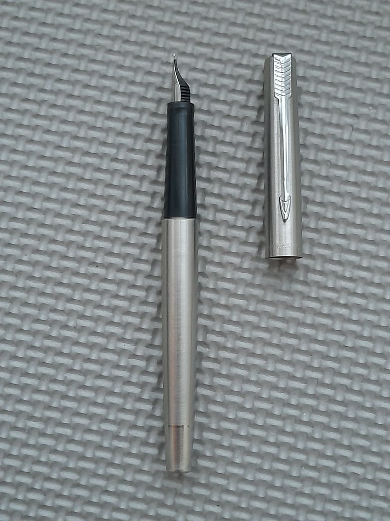 Vintage Parker 15 Fountain Pen (plus 11 ink cartridges)