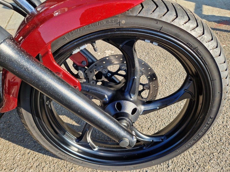 YAMAHA XVS 1300 CUSTOM IN RED