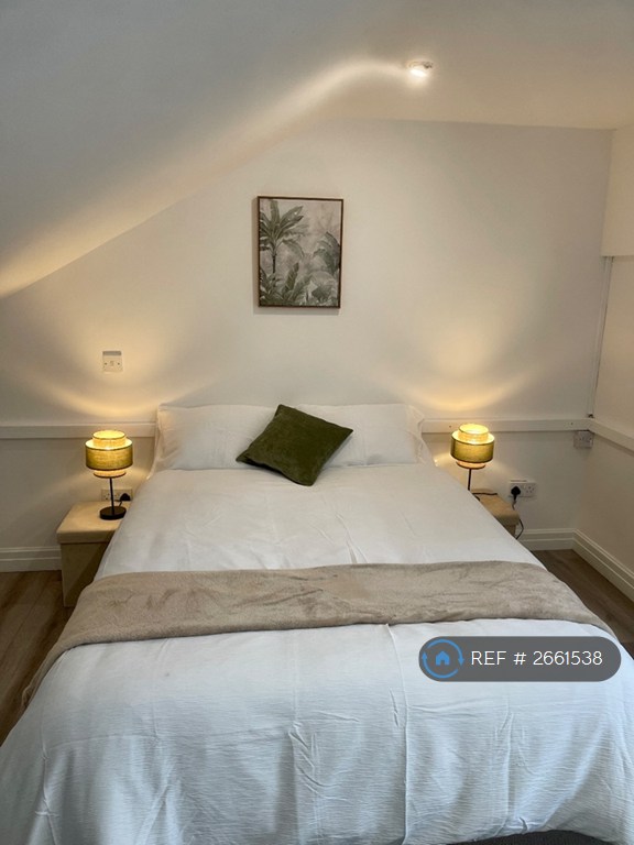 3 bedroom flat in Oak Terrace, Liverpool, L7 (3 bed) (#2661538)