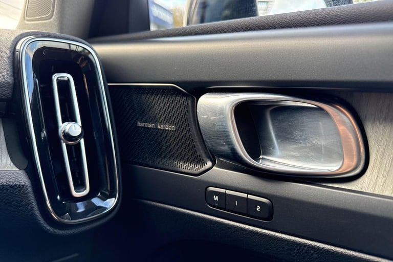 2022 Volvo XC40 2.0 B4 MHEV Ultimate SUV 5dr Petrol Hybrid DCT Auto Euro 6 (s/s) (197 ps) ESTATE ...