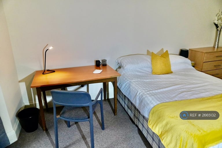 3 bedroom flat in Waverley Road, Redland, BS6 (3 bed) (#2665132)