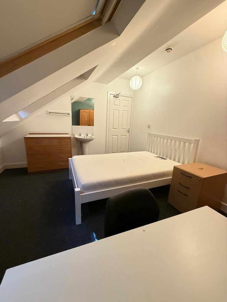 Shared Room for Rent in a Spacious, Friendly House at S6