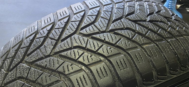 205 60 16    2 x tyres Yokohama Wdrive All Season