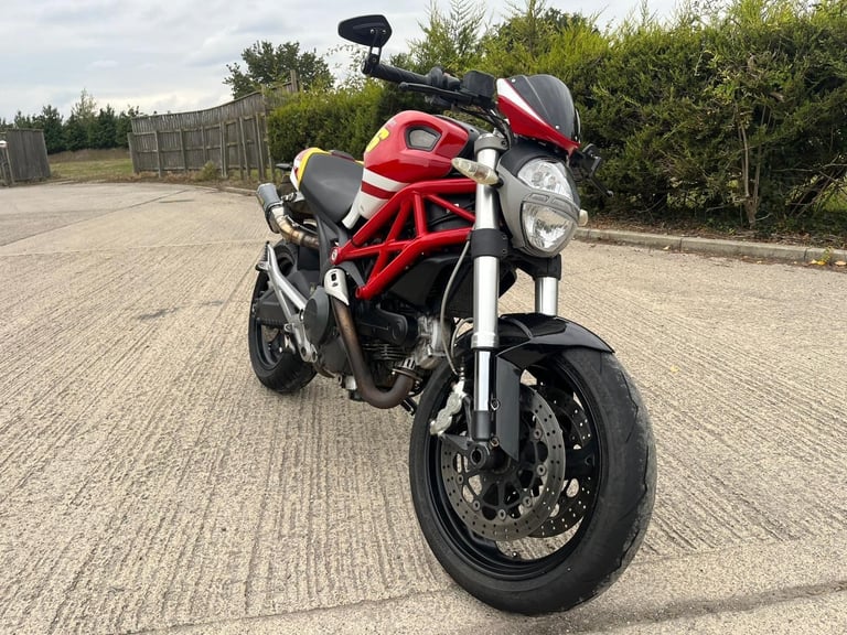 2008 08 DUCATI MONSTER 696 PLUS M696  RED NAKED M 696 RETRO CAFE STYLE