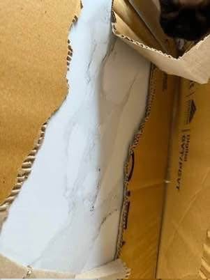 4 large tiles 600 x 1200 mm in white and grey marble pattern brand new price is for all 4 tiles