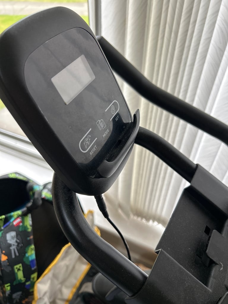 Exercise Bike, Indoor Cycling Bike/Stationary Bike for Home, Indoor Bike with Silent Belt